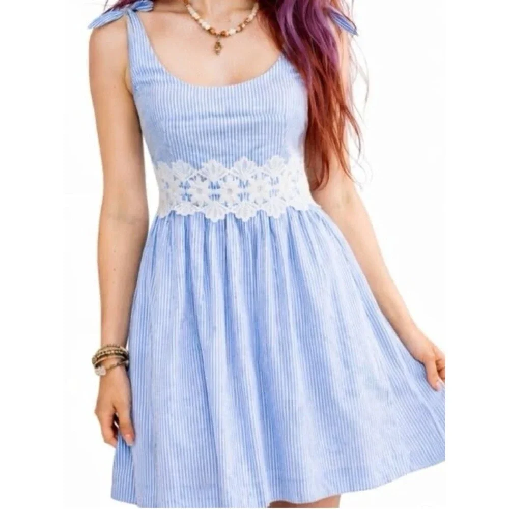 Lilly Pulitzer Tessa Dress in Seersucker Coastal Blue & White Size 4 100% Cotton